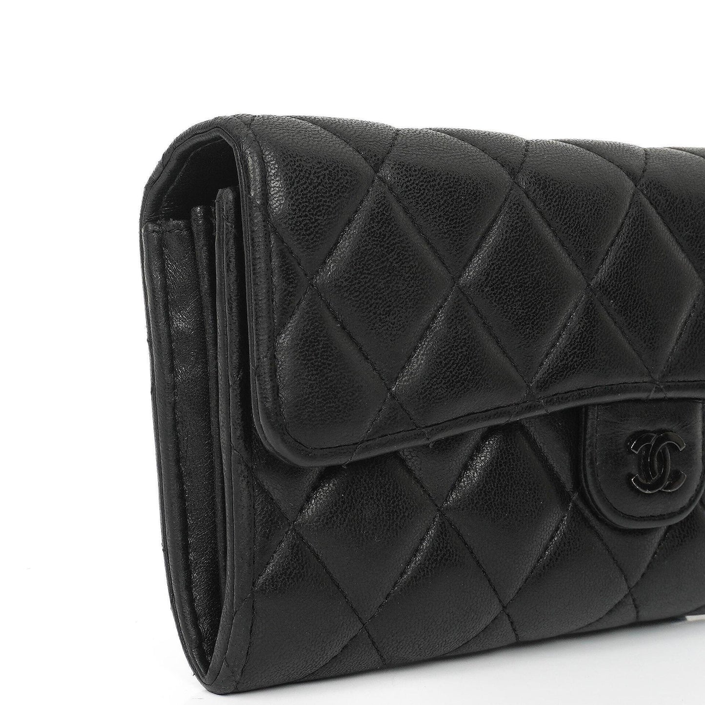 Chanel So Black große gesteppte Geldbörse aus Lammleder mit Klappe