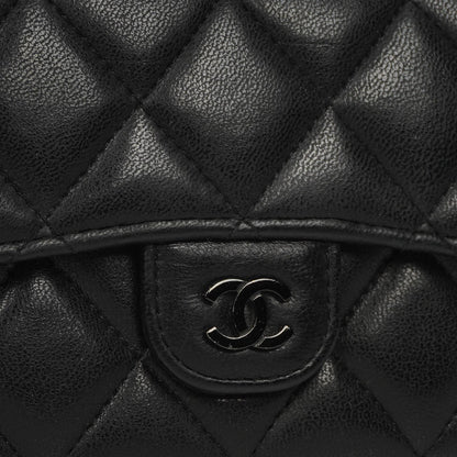 Chanel So Black große gesteppte Geldbörse aus Lammleder mit Klappe
