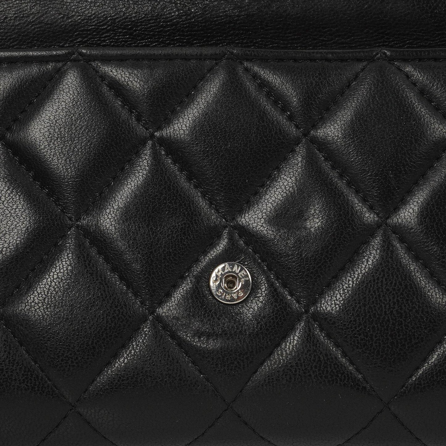 Chanel So Black große gesteppte Geldbörse aus Lammleder mit Klappe