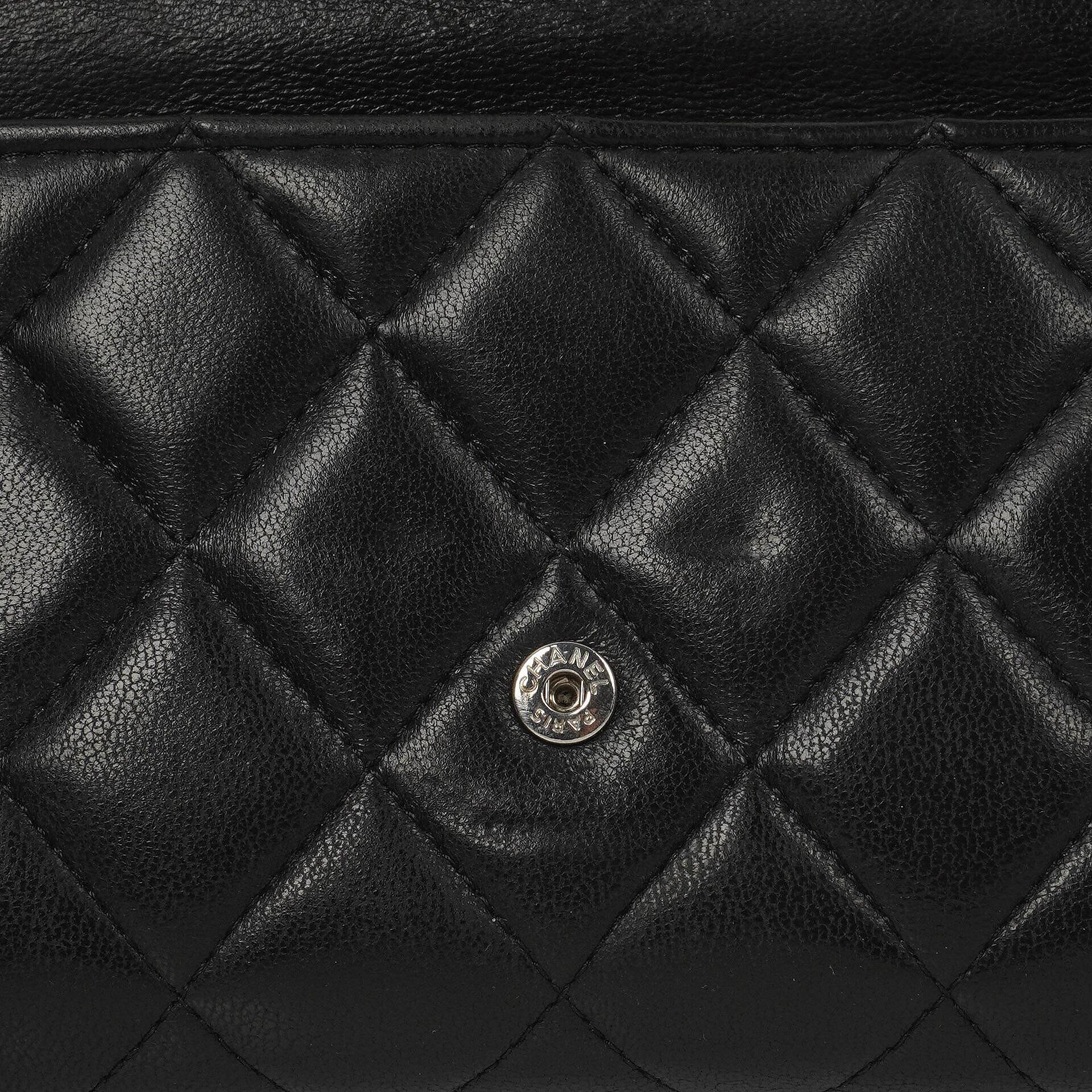 Chanel So Black große gesteppte Geldbörse aus Lammleder mit Klappe