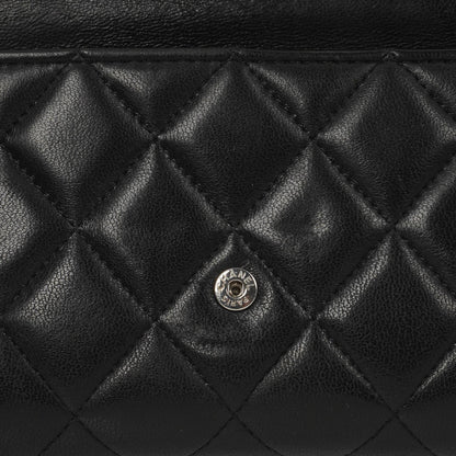Chanel So Black große gesteppte Geldbörse aus Lammleder mit Klappe