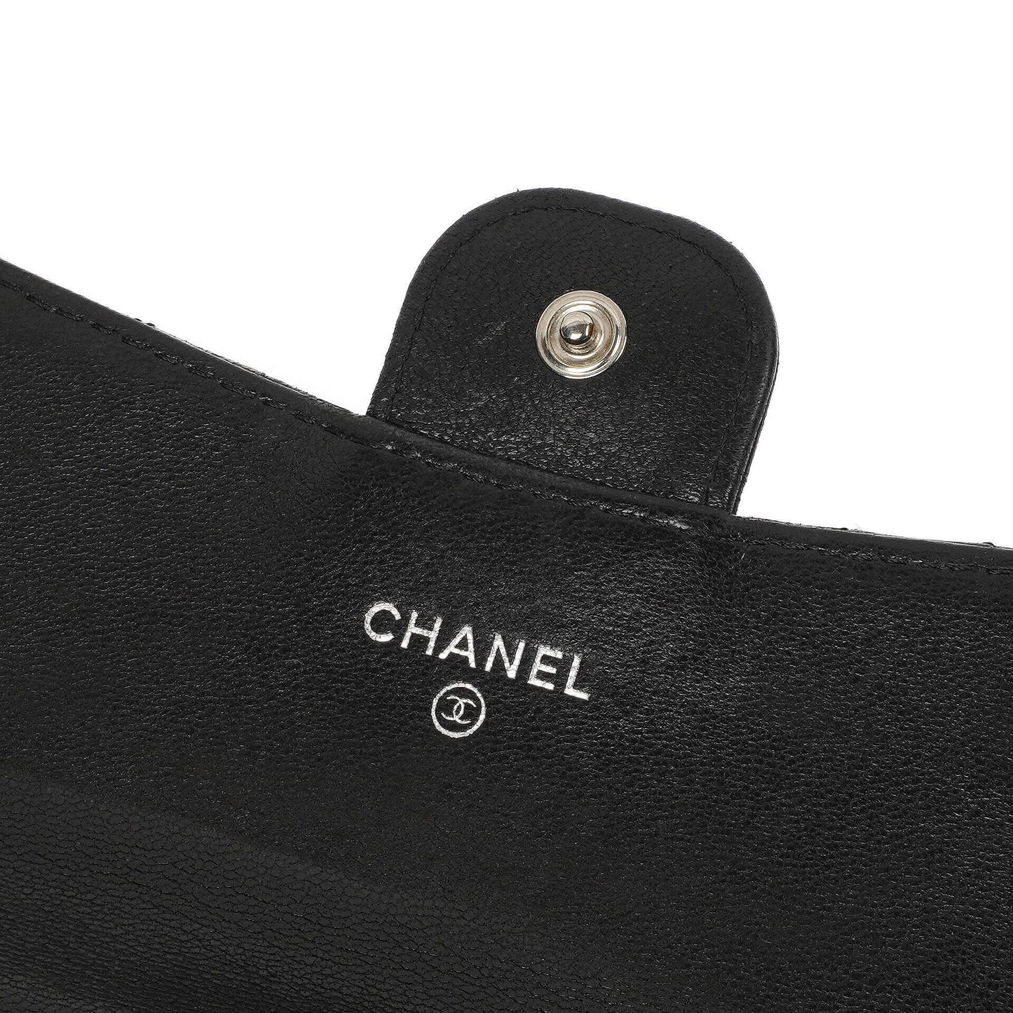 Chanel So Black große gesteppte Geldbörse aus Lammleder mit Klappe