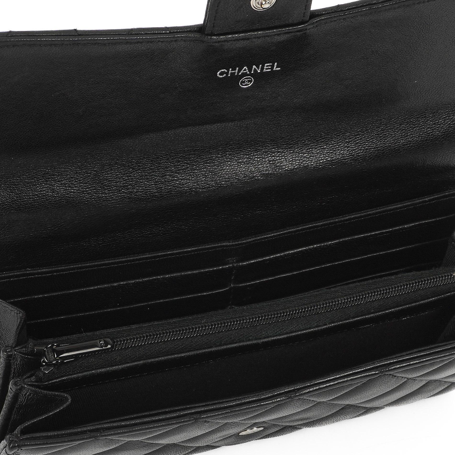 Chanel So Black große gesteppte Geldbörse aus Lammleder mit Klappe