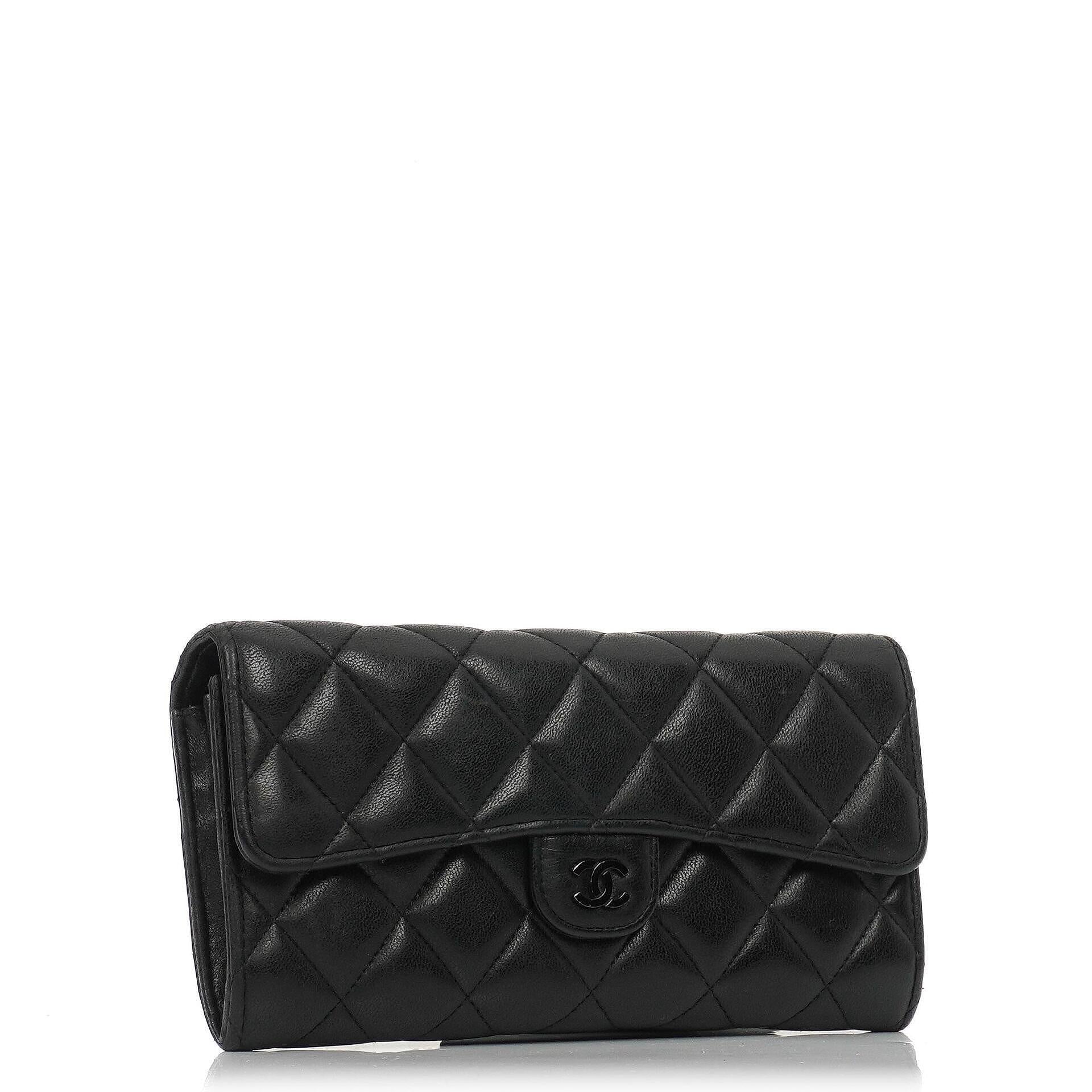 Chanel So Black große gesteppte Geldbörse aus Lammleder mit Klappe