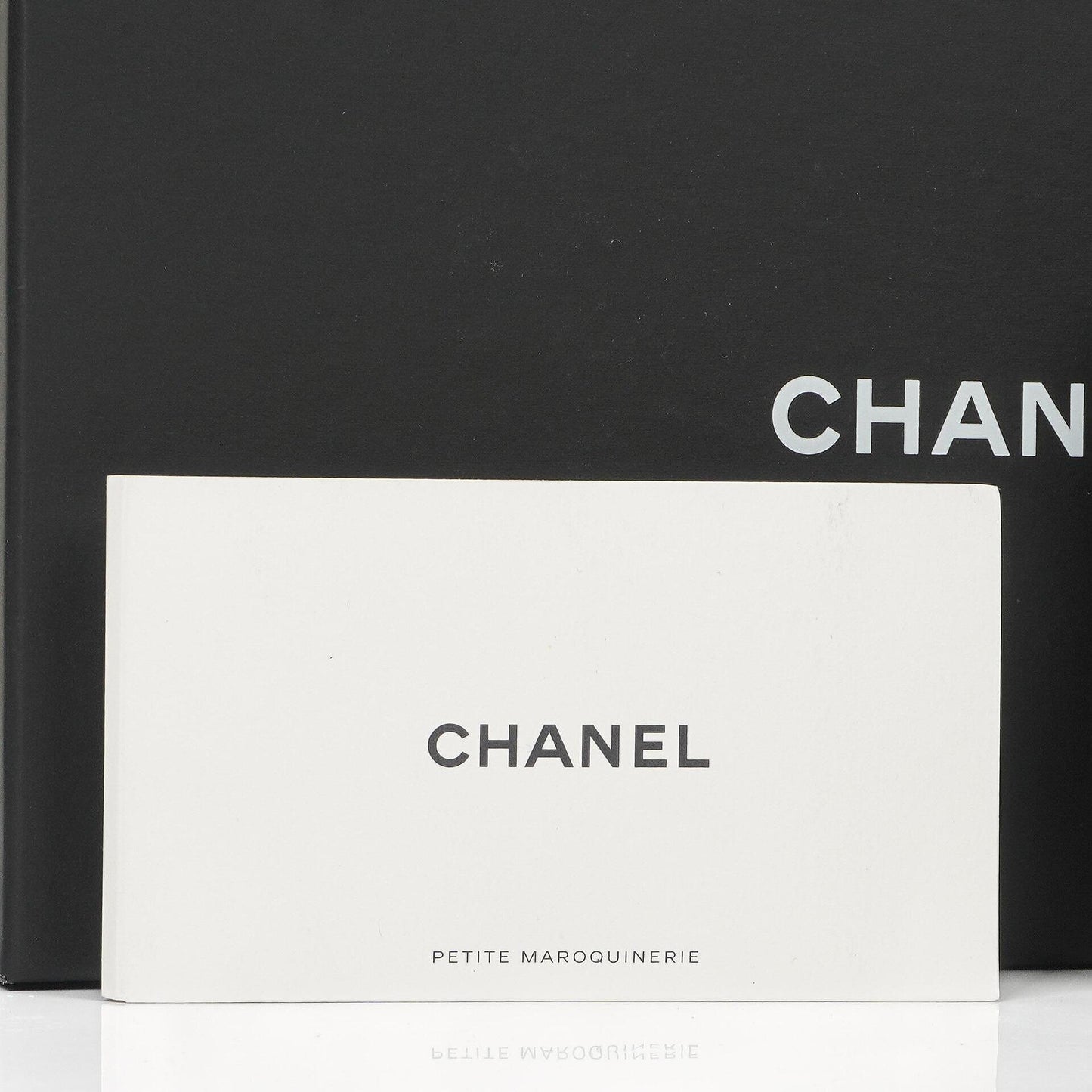 Chanel So Black große gesteppte Geldbörse aus Lammleder mit Klappe