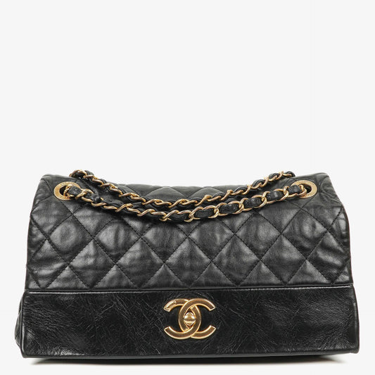 Chanel Soft Elegance Flap Tasche aus schwarzem gestepptem Kalbsleder