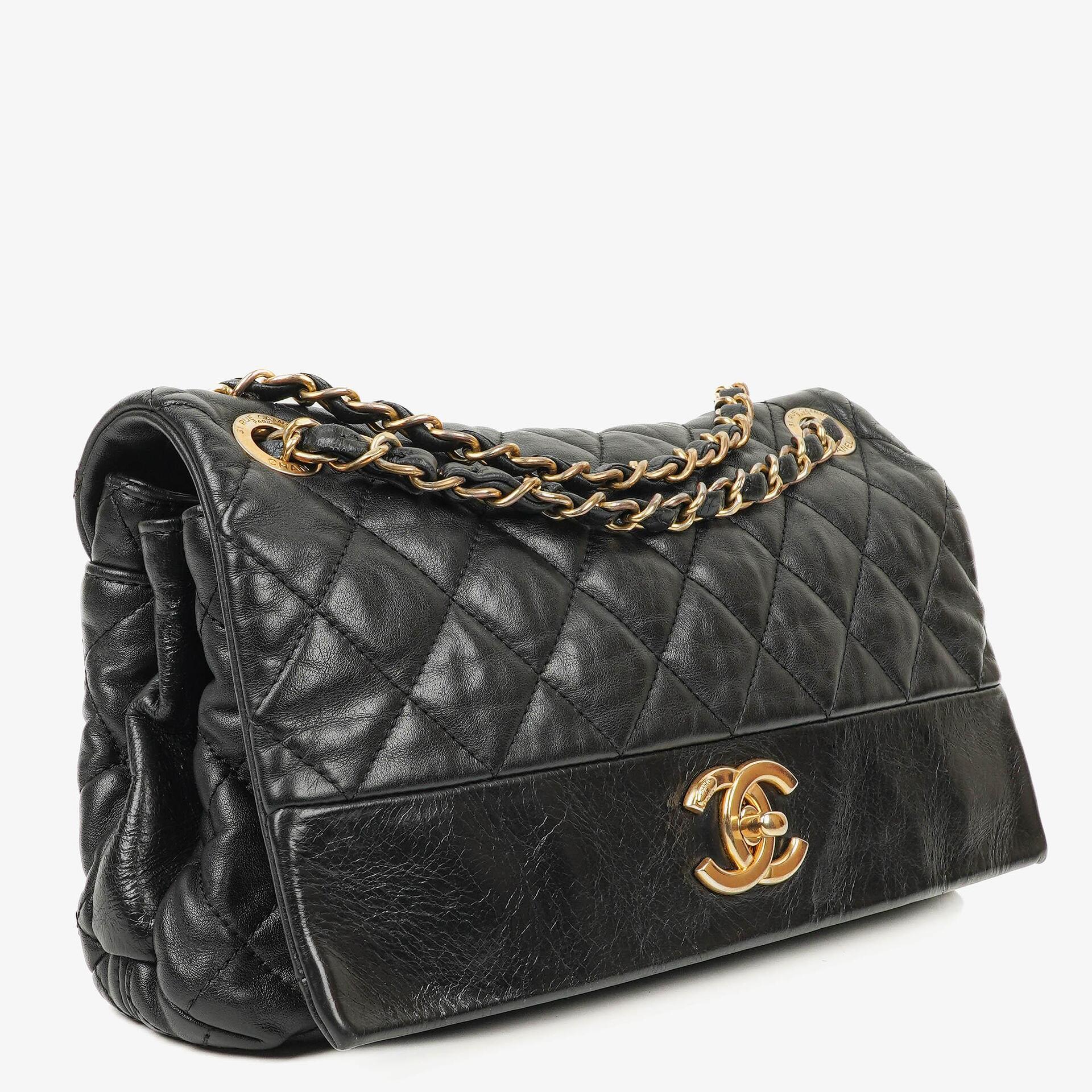 Chanel Soft Elegance Flap Tasche aus schwarzem gestepptem Kalbsleder