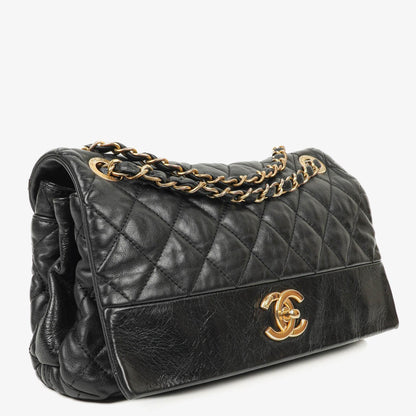 Chanel Soft Elegance Flap Tasche aus schwarzem gestepptem Kalbsleder