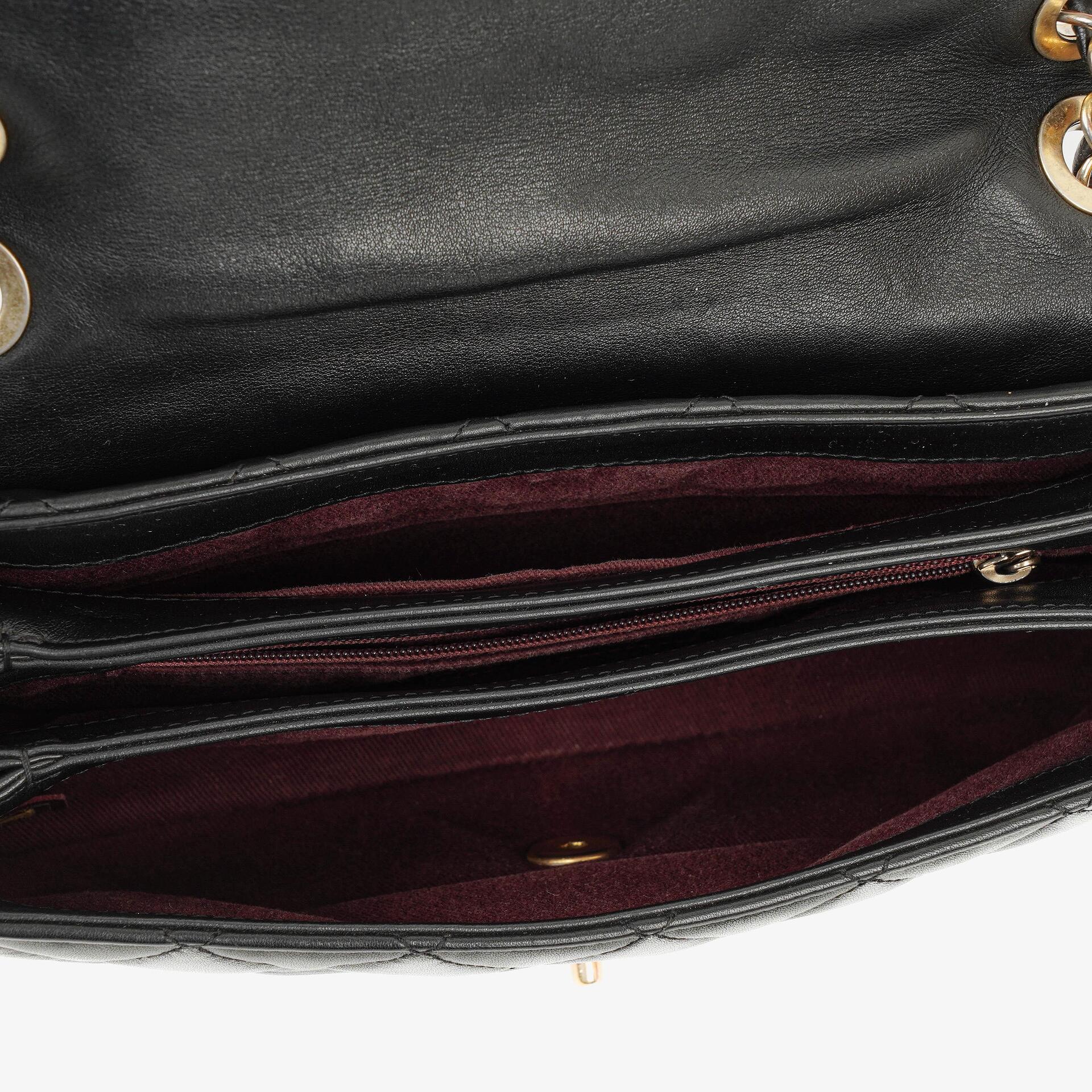 Chanel Soft Elegance Flap Tasche aus schwarzem gestepptem Kalbsleder