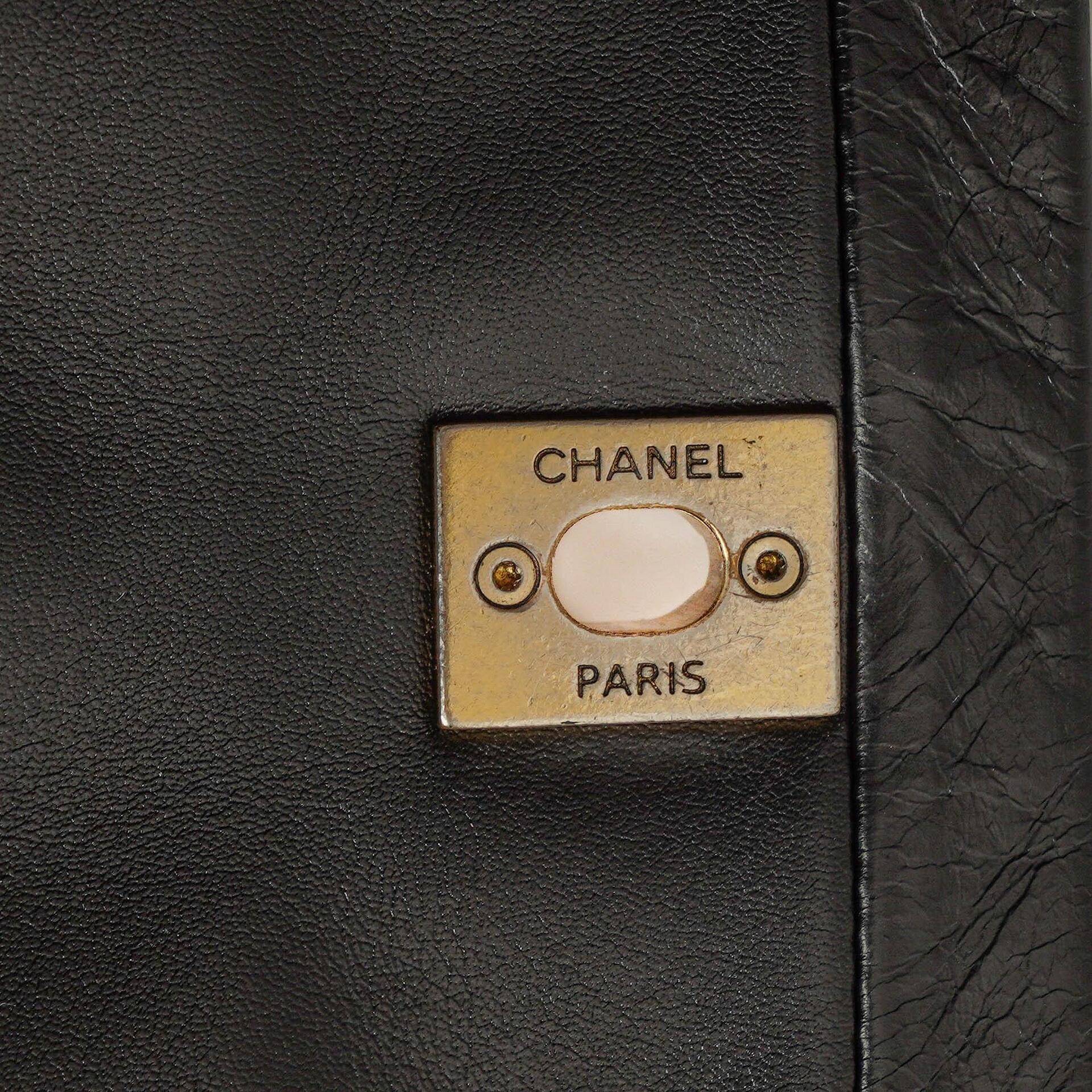 Chanel Soft Elegance Flap Tasche aus schwarzem gestepptem Kalbsleder