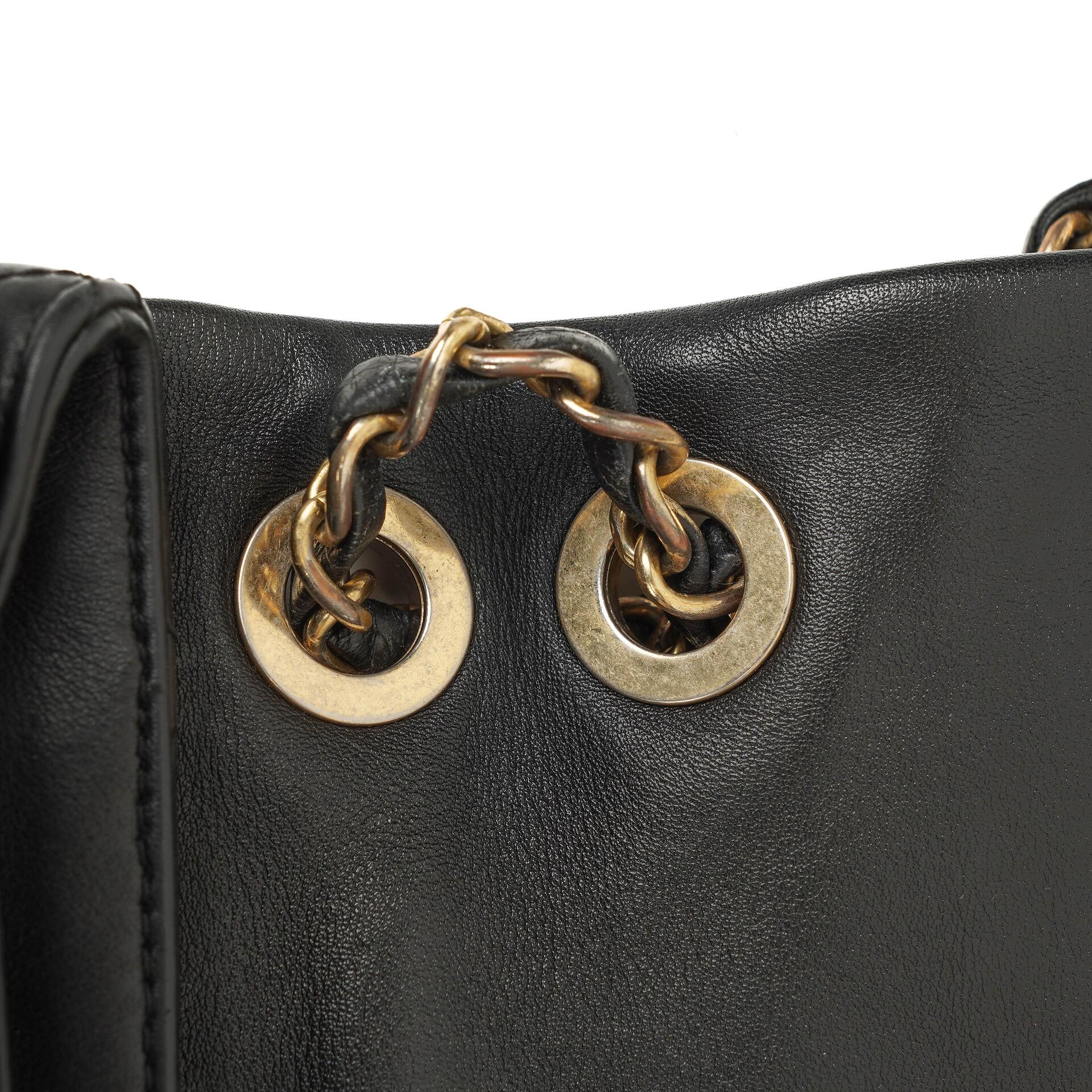 Chanel Soft Elegance Flap Tasche aus schwarzem gestepptem Kalbsleder