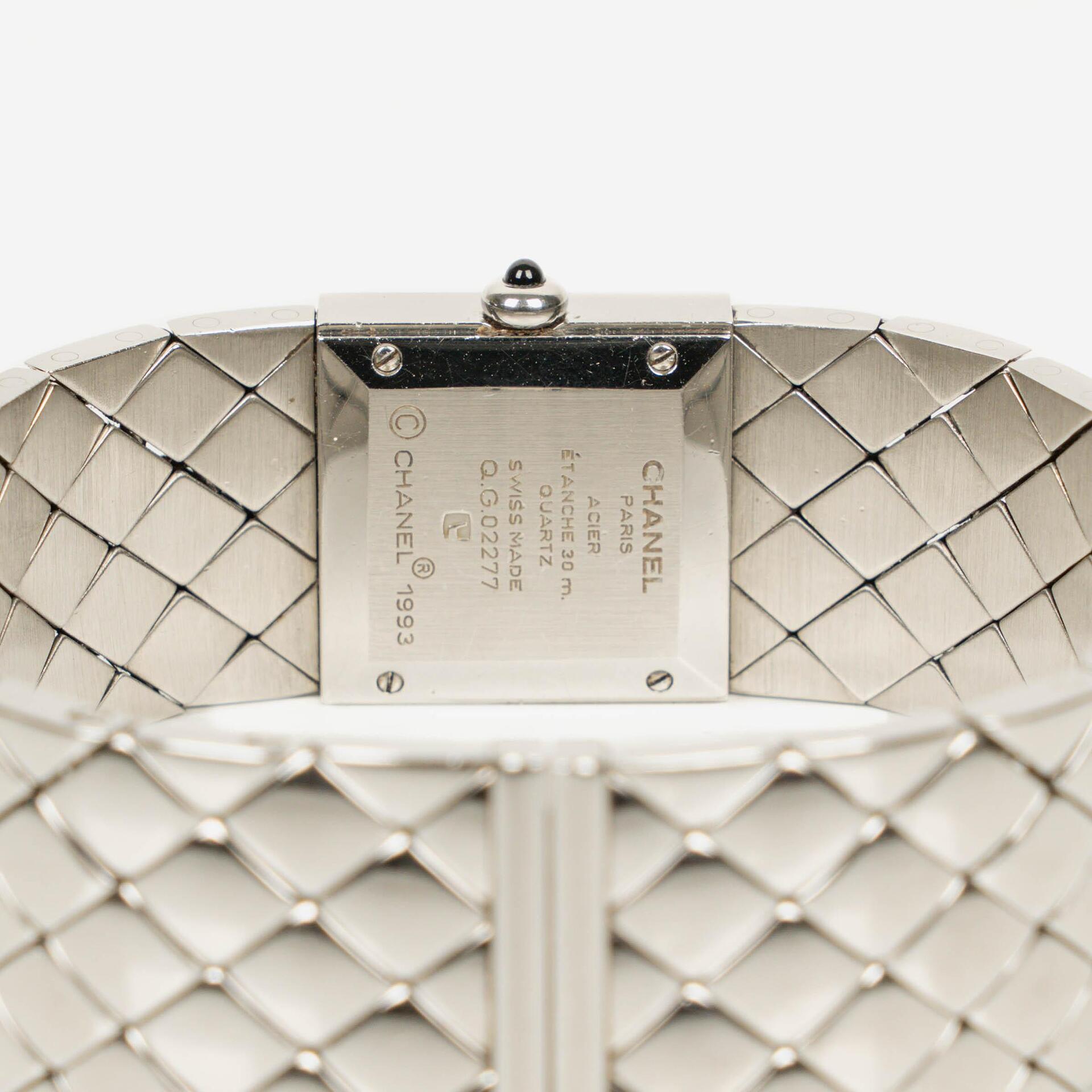 Chanel Matelassé Acier 19 mm Quarzuhr aus Edelstahl in Schwarz