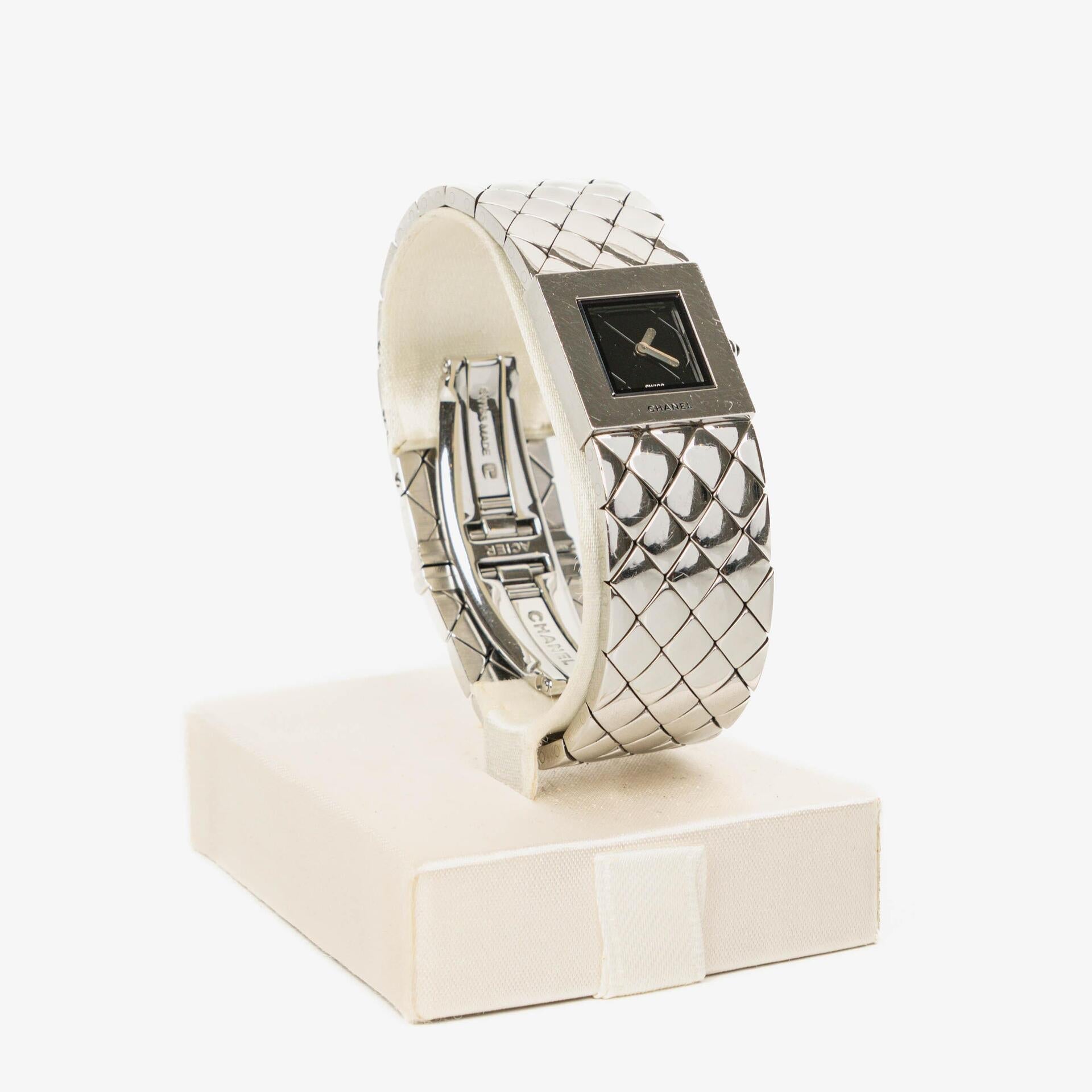 Chanel Matelassé Acier 19 mm Quarzuhr aus Edelstahl in Schwarz