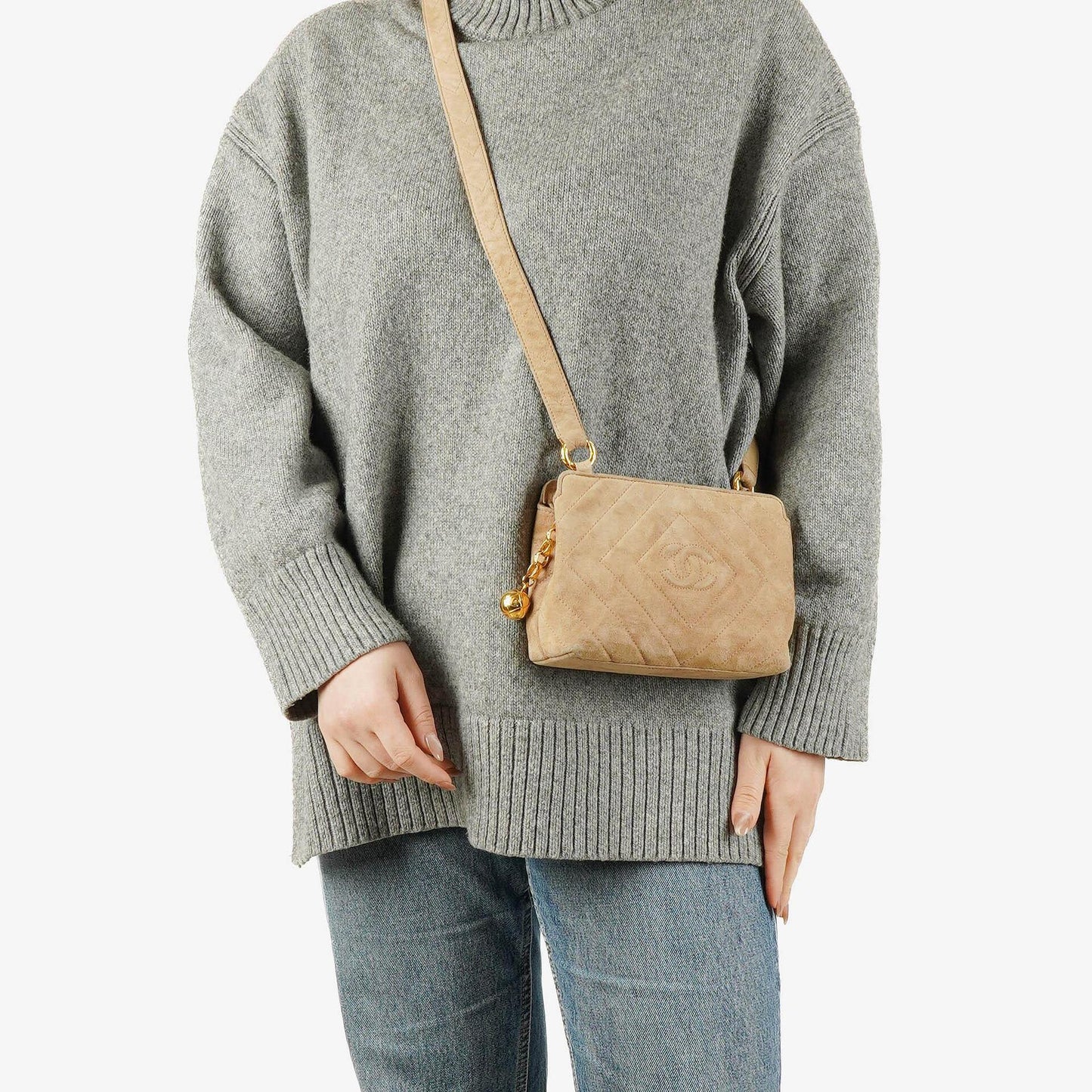 Chanel Camera Tasche aus Wildleder mit Chevron-Steppung und Quaste