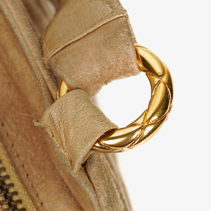 Chanel Camera Tasche aus Wildleder mit Chevron-Steppung und Quaste