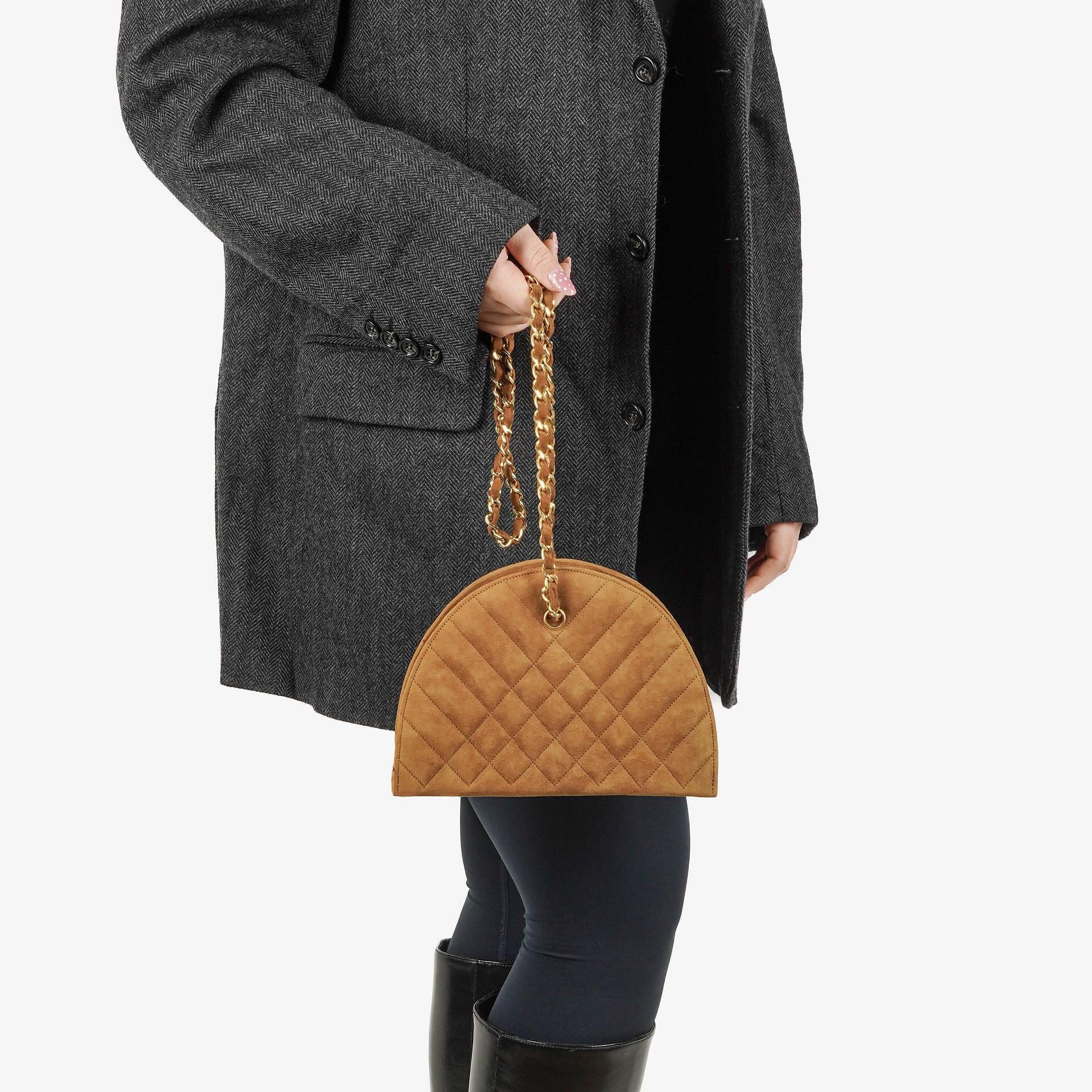 Chanel Wildleder Halbmond Braune Schultertasche