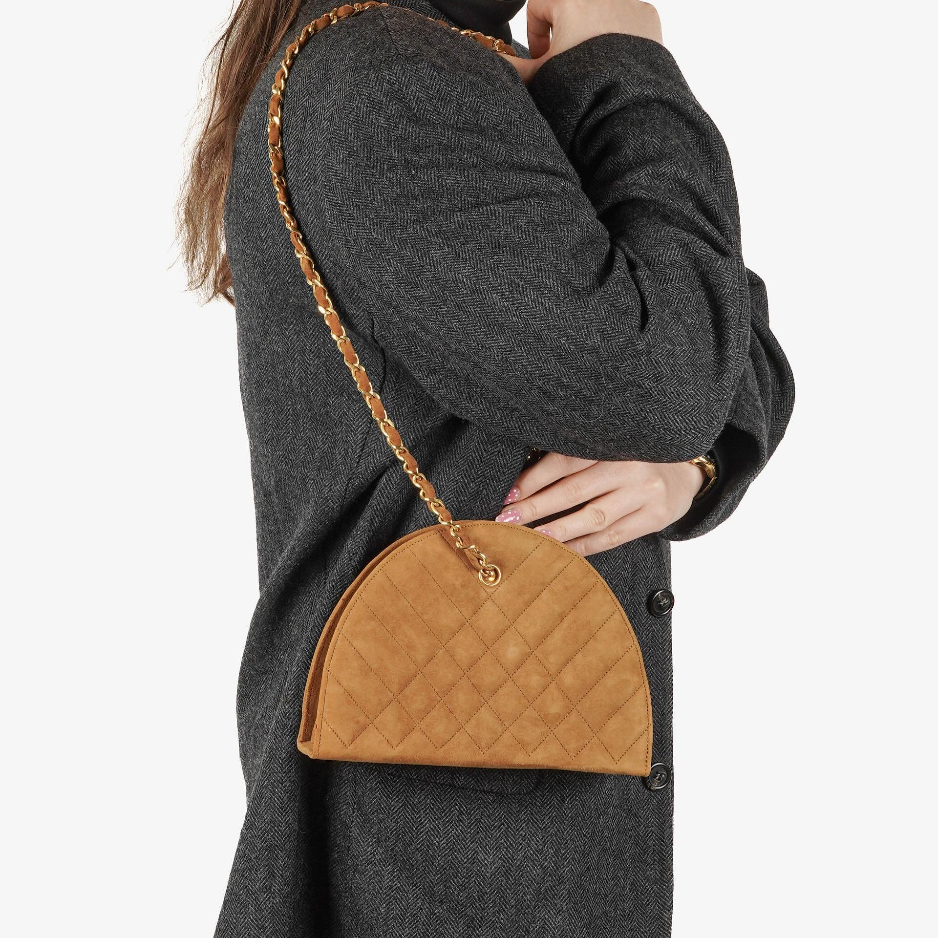 Chanel Wildleder Halbmond Braune Schultertasche