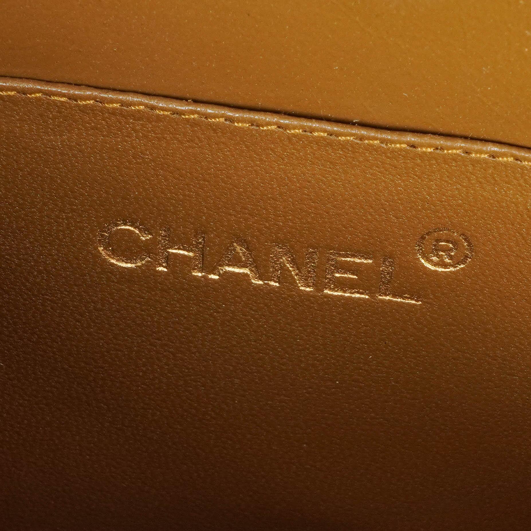 Chanel Wildleder Halbmond Braune Schultertasche