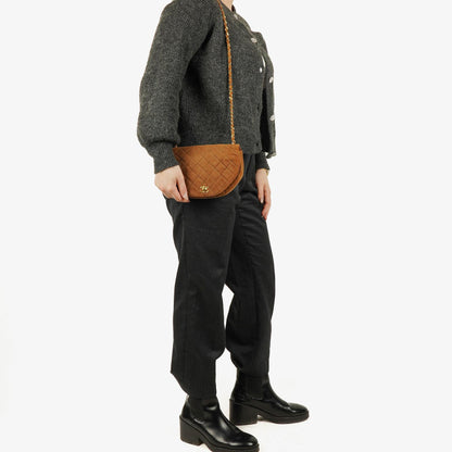 Chanel Half Moon Full Flap Tasche aus gestepptem Wildleder