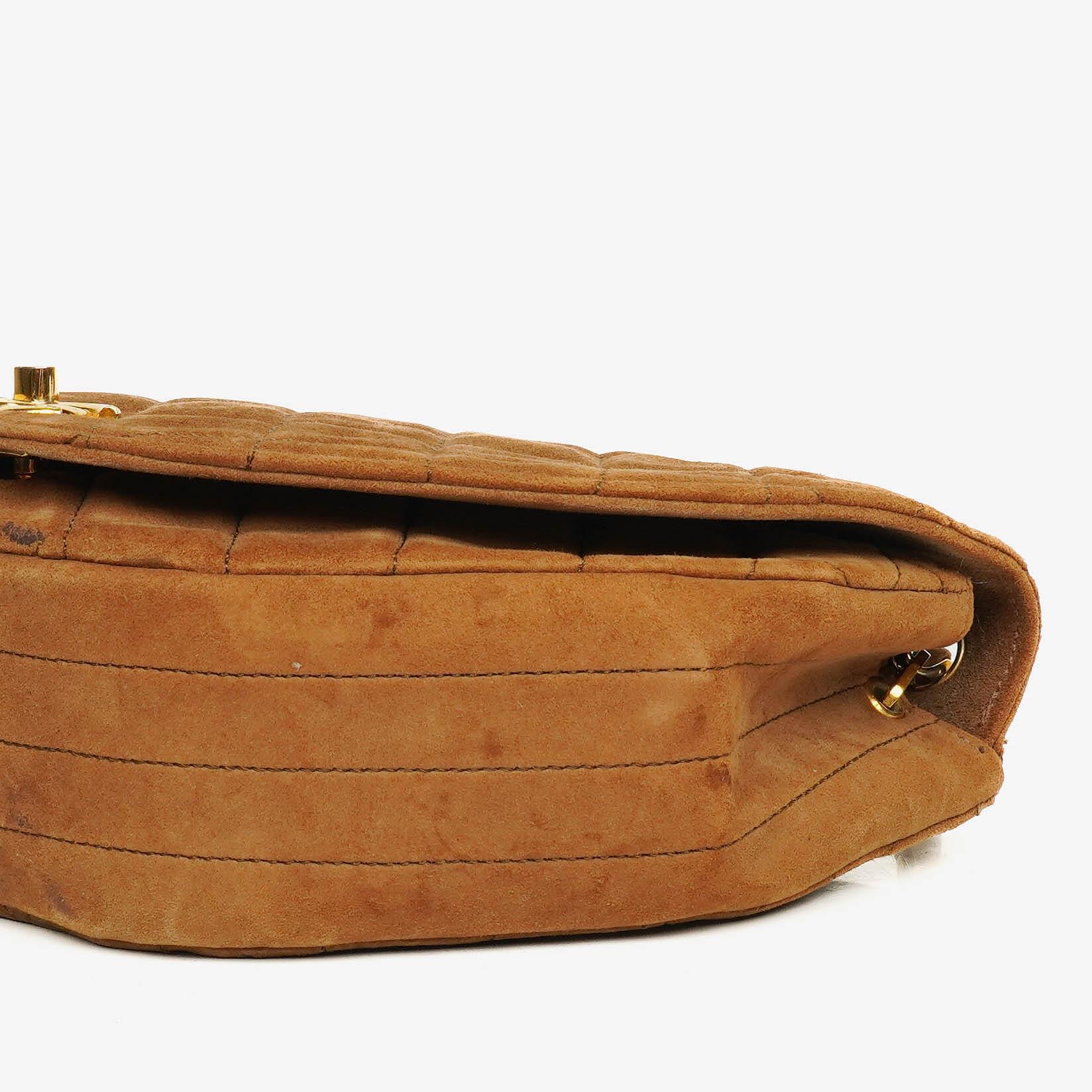 Chanel Half Moon Full Flap Tasche aus gestepptem Wildleder