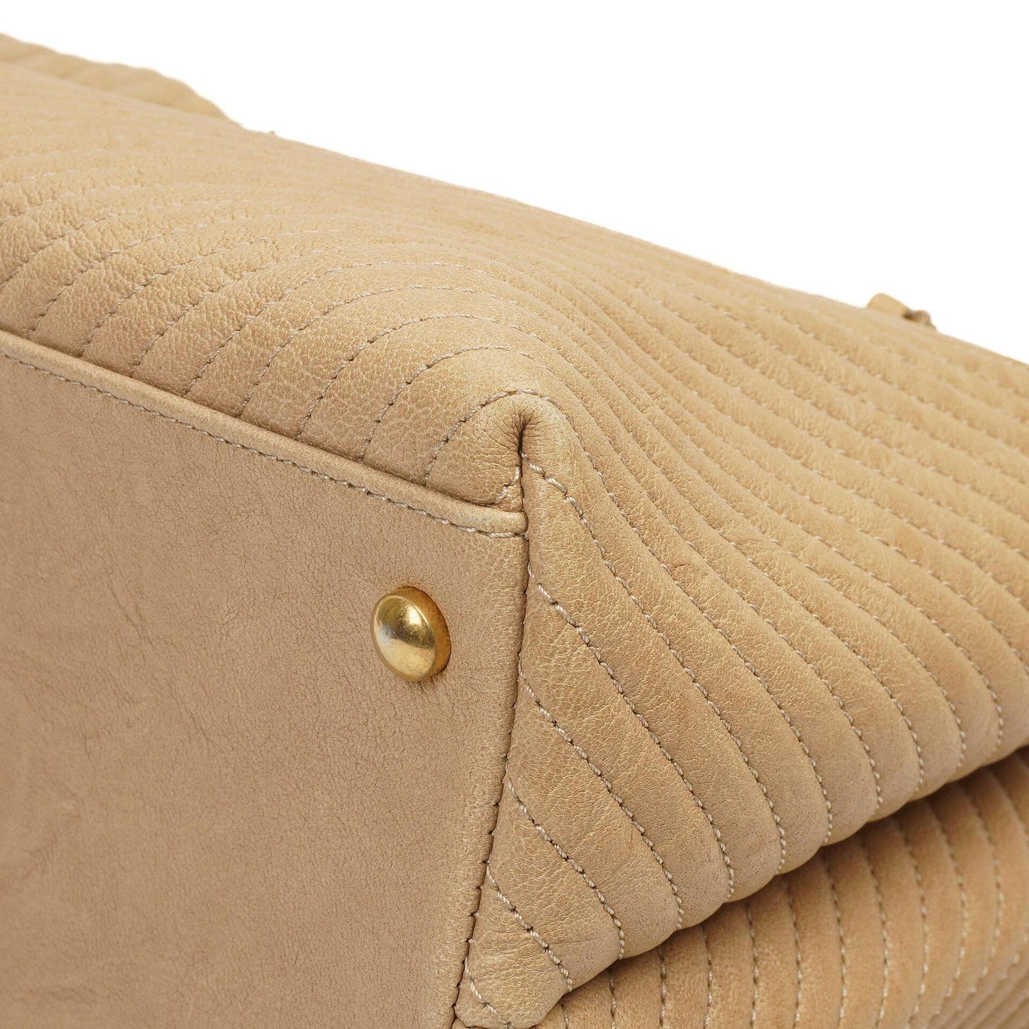 Chanel Surpique Tote Beige Chevron gestepptes Kalbsleder goldfarbene Hardware