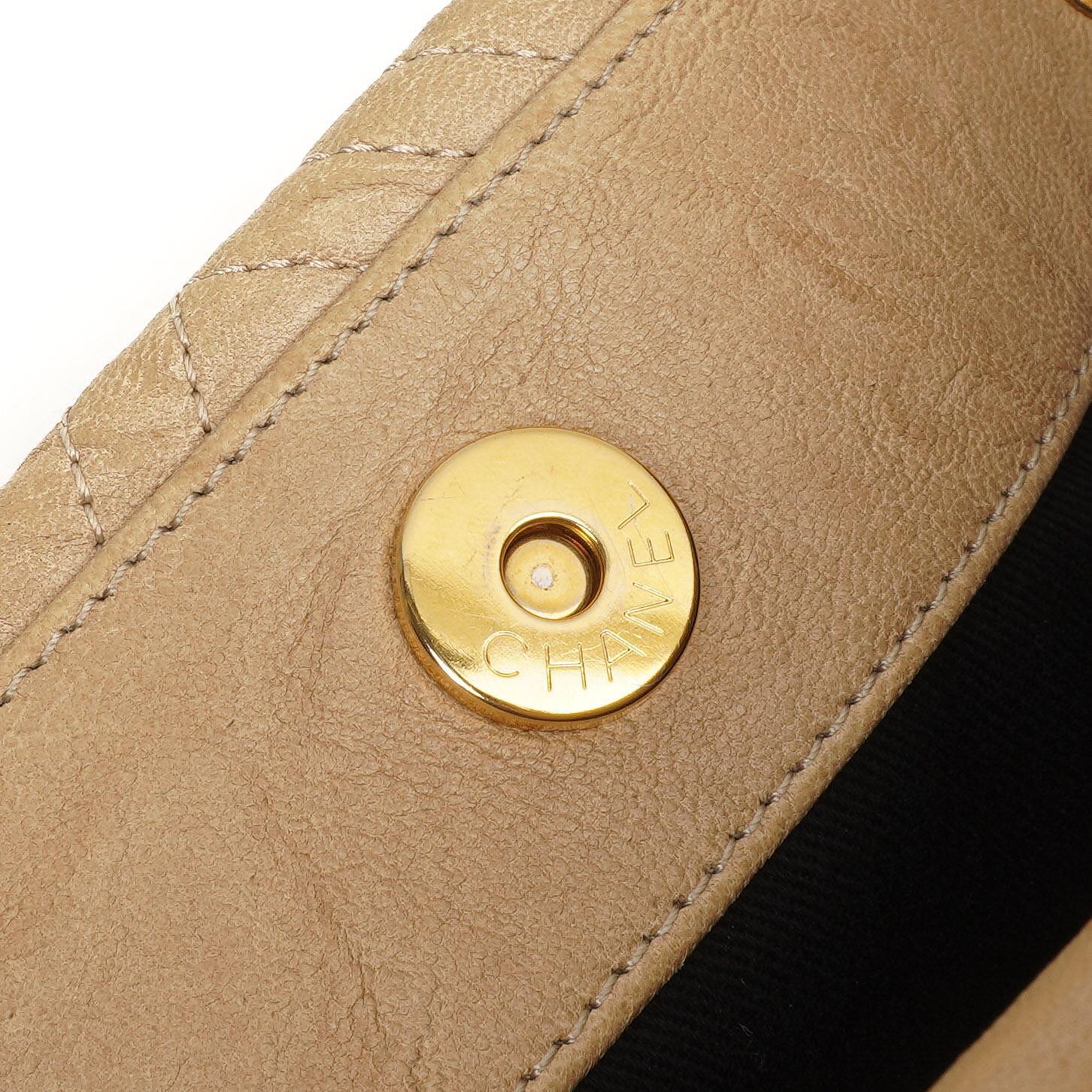 Chanel Surpique Tote Beige Chevron gestepptes Kalbsleder goldfarbene Hardware
