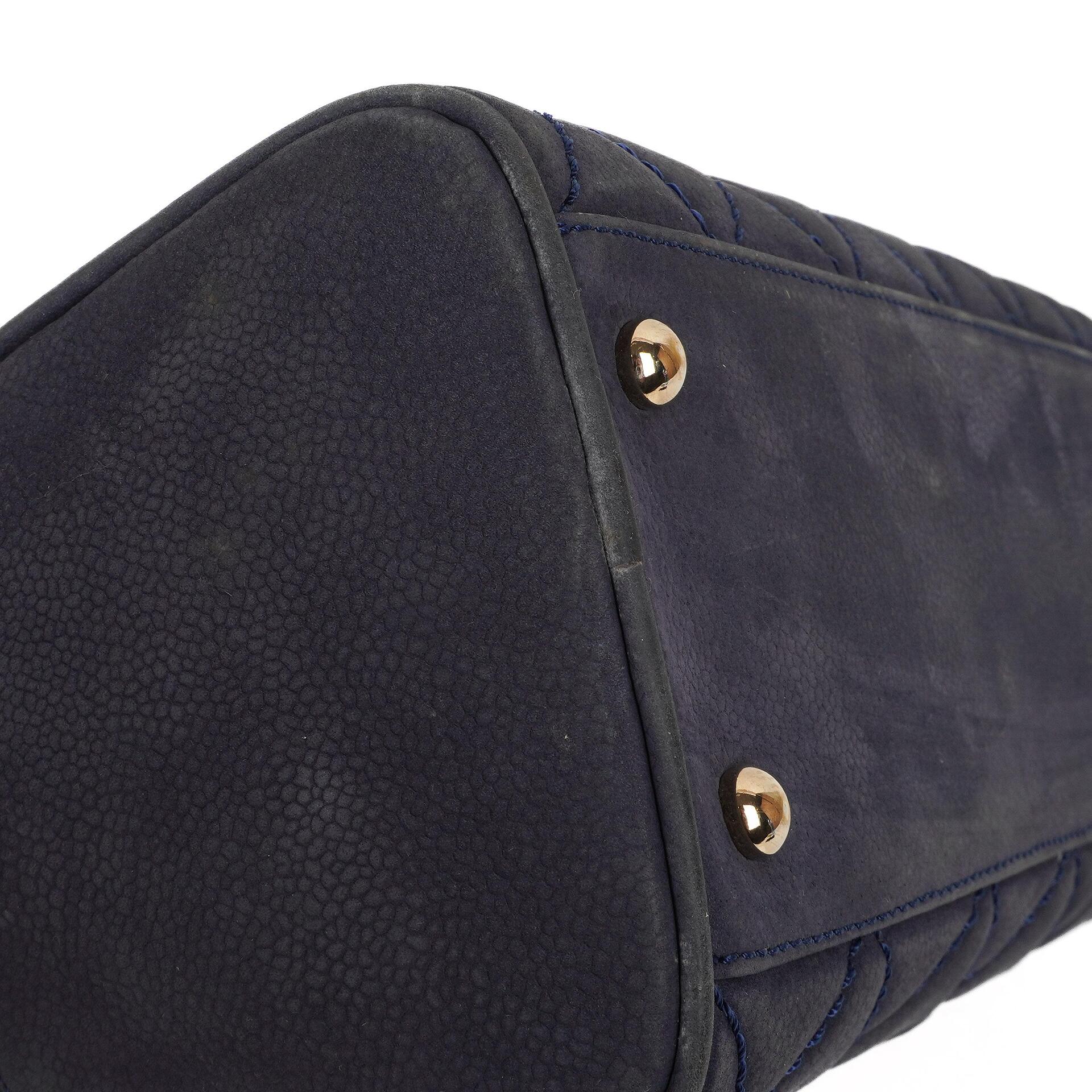 Chanel Timeless CC Mittelgroße Bowling Tasche Marineblau Gestepptes Kaviarleder Goldfarbene Beschläge 2004-2005