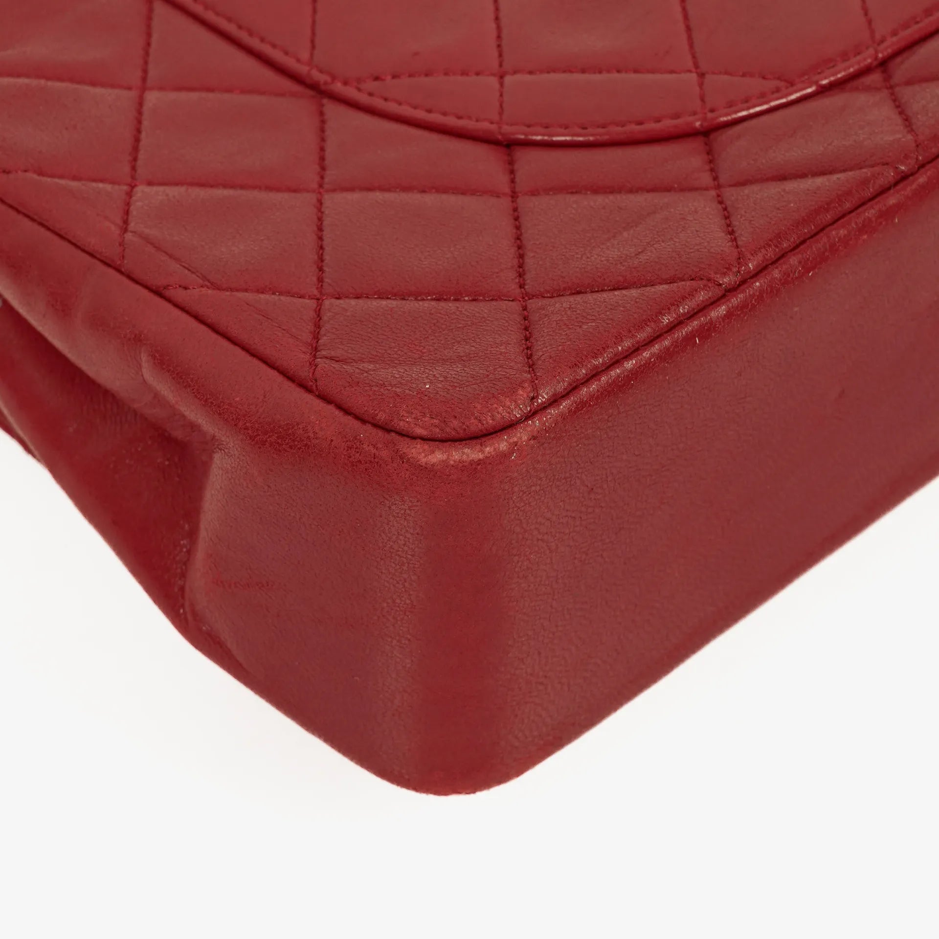 Chanel Timeless Classic Double Flap Bag aus rotem gestepptem Lammleder mit 24K vergoldeter Hardware