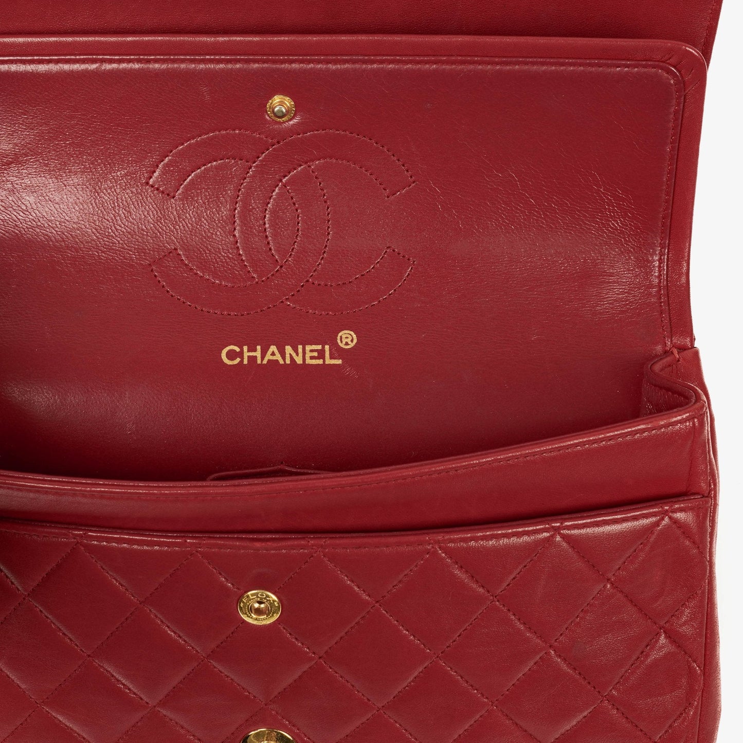 Chanel Timeless Classic Double Flap Bag aus rotem gestepptem Lammleder mit 24K vergoldeter Hardware