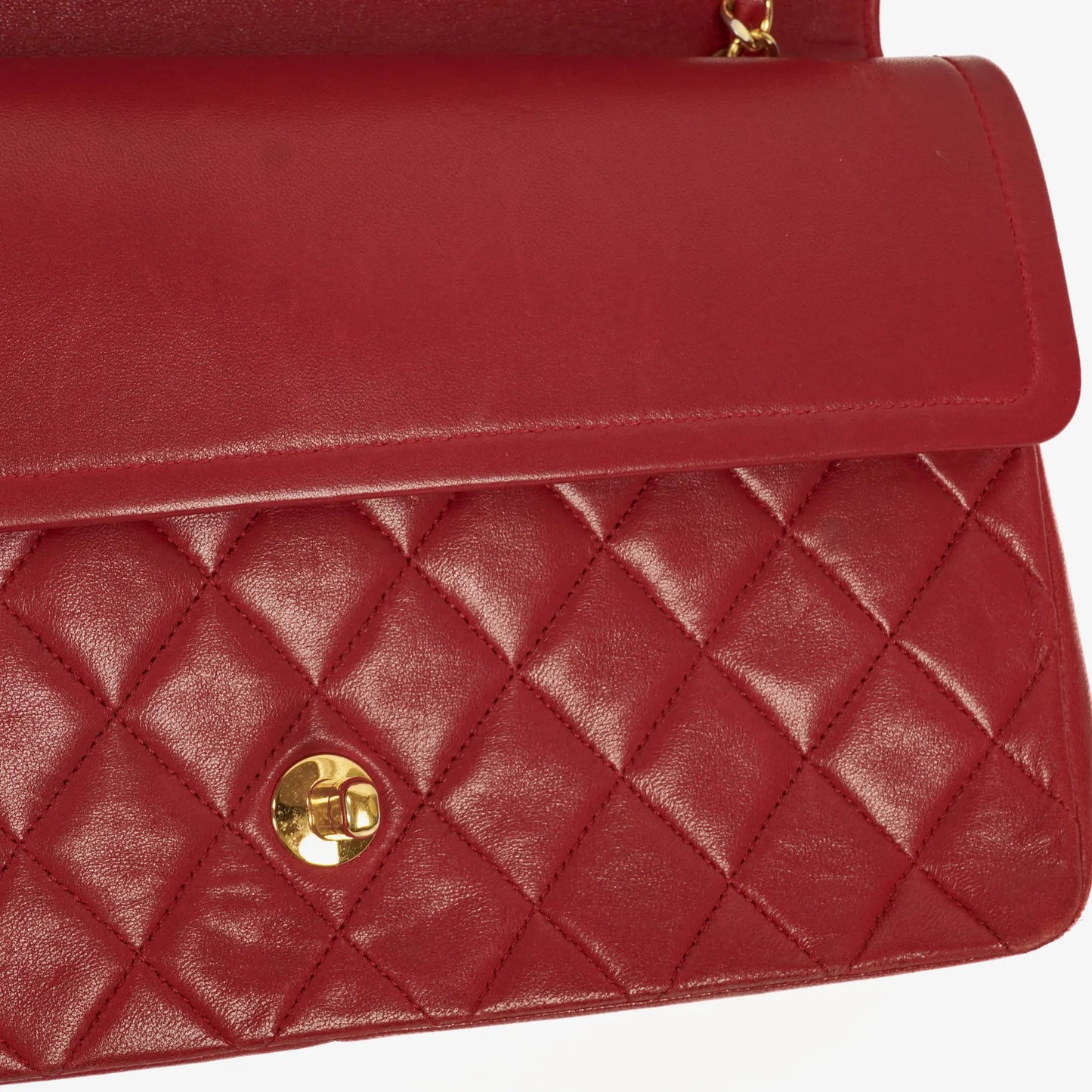 Chanel Timeless Classic Double Flap Bag aus rotem gestepptem Lammleder mit 24K vergoldeter Hardware