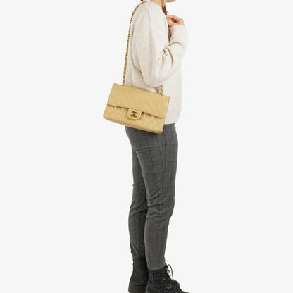 Chanel Timeless Classic Medium Double Flap Tasche aus beigem gestepptem Lammleder mit 24K-vergoldeter Hardware