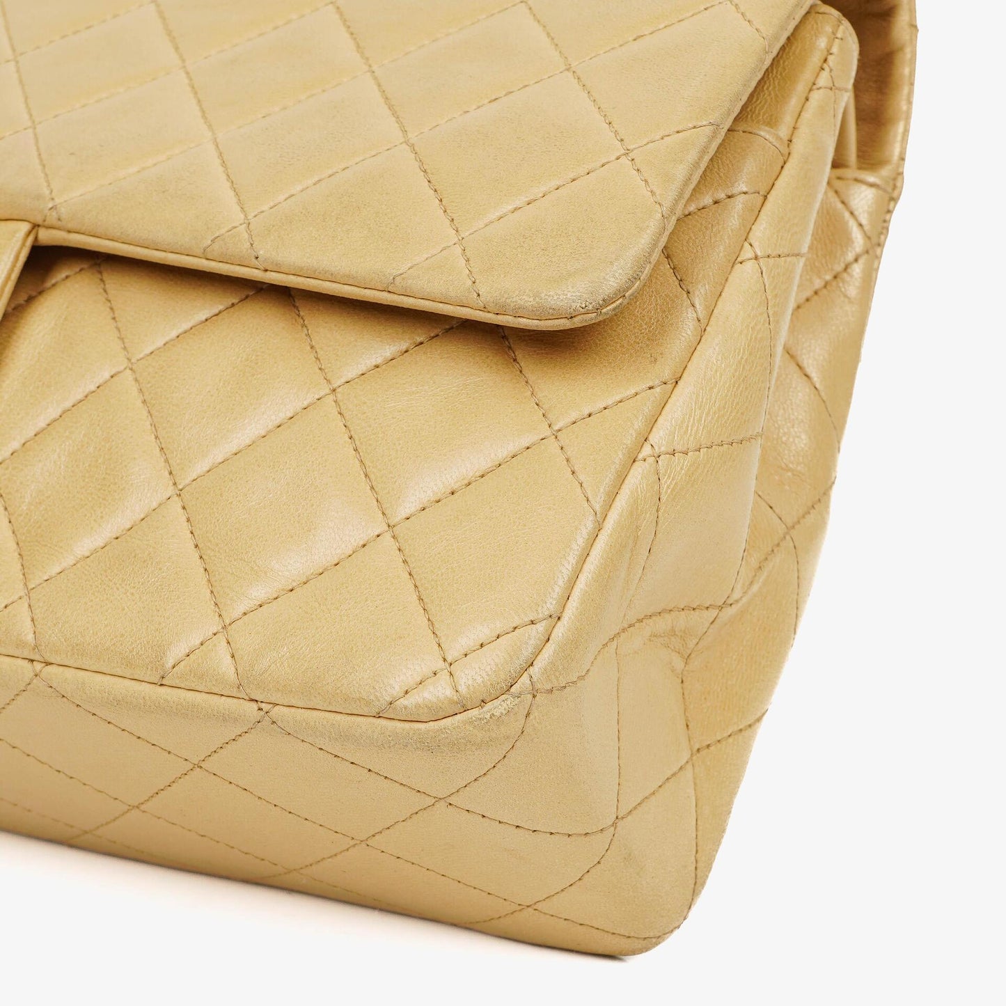 Chanel Timeless Classic Medium Double Flap Tasche aus beigem gestepptem Lammleder mit 24K-vergoldeter Hardware