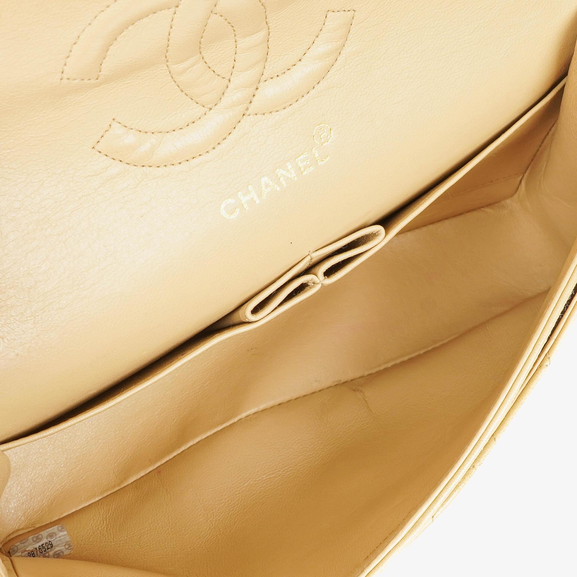 Chanel Timeless Classic Medium Double Flap Tasche aus beigem gestepptem Lammleder mit 24K-vergoldeter Hardware