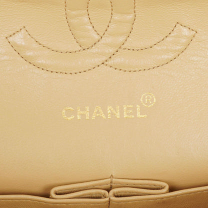Chanel Timeless Classic Medium Double Flap Tasche aus beigem gestepptem Lammleder mit 24K-vergoldeter Hardware