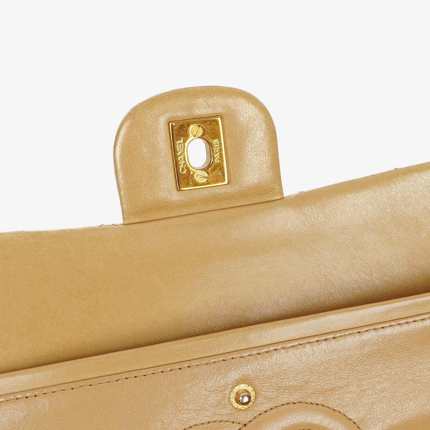 Chanel Timeless Classic Medium Double Flap Tasche aus beigem gestepptem Lammleder mit 24K-vergoldeter Hardware