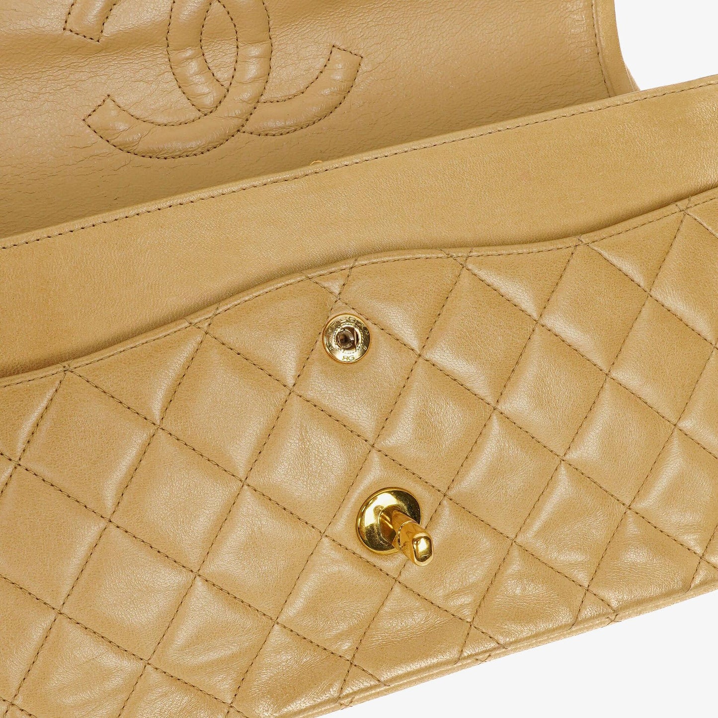 Chanel Timeless Classic Medium Double Flap Tasche aus beigem gestepptem Lammleder mit 24K-vergoldeter Hardware