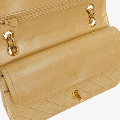 Chanel Timeless Classic Medium Double Flap Tasche aus beigem gestepptem Lammleder mit 24K-vergoldeter Hardware