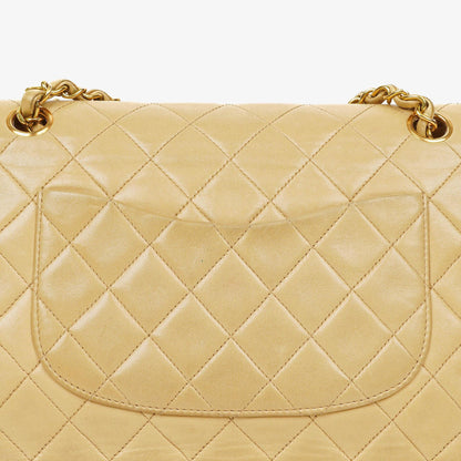 Chanel Timeless Classic Medium Double Flap Tasche aus beigem gestepptem Lammleder mit 24K-vergoldeter Hardware