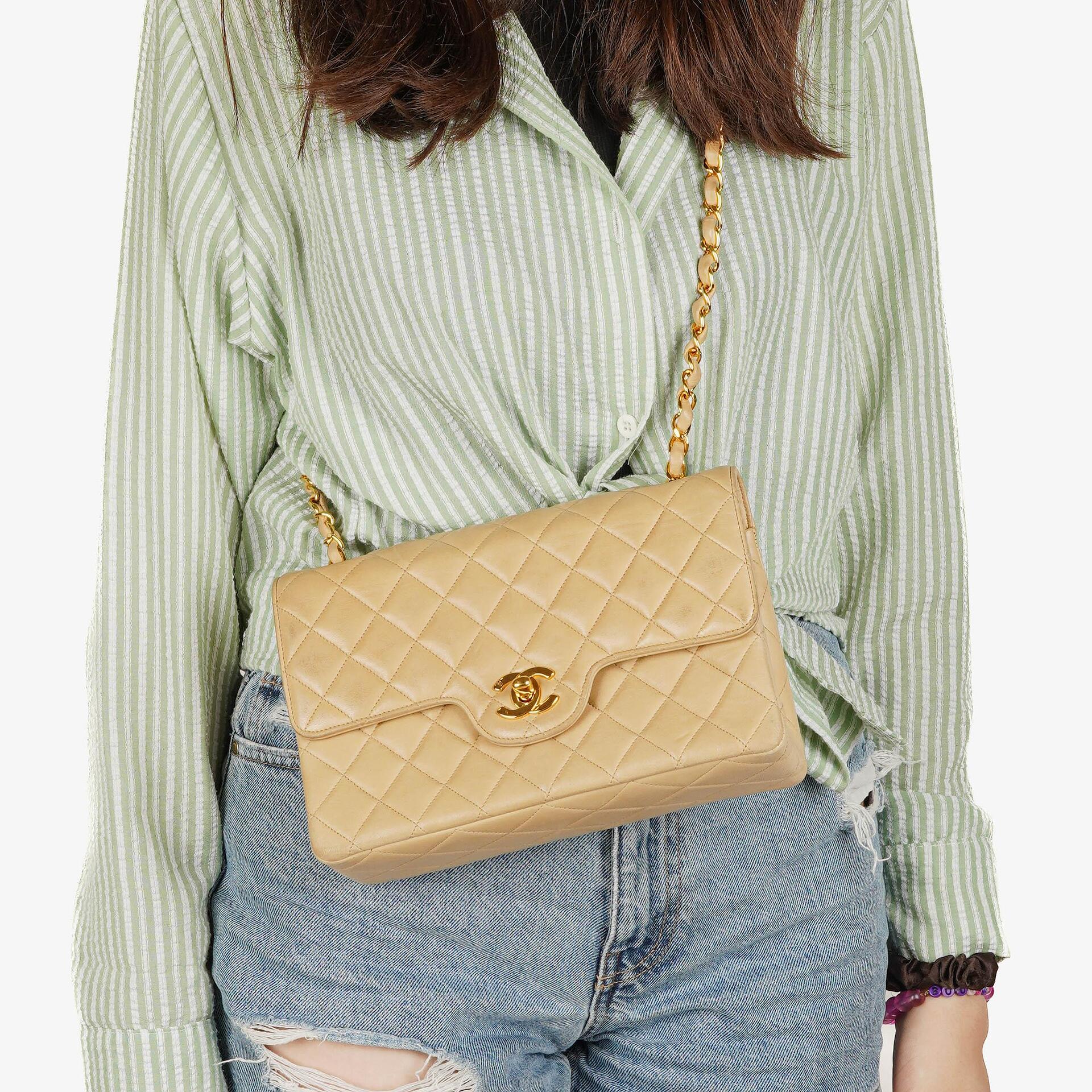 Chanel Timeless Classic Kleine Double Flap Tasche in Beige Stepp-Lammleder und 24K Vergoldeter Hardware