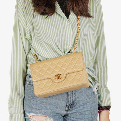 Chanel Timeless Classic Kleine Double Flap Tasche in Beige Stepp-Lammleder und 24K Vergoldeter Hardware