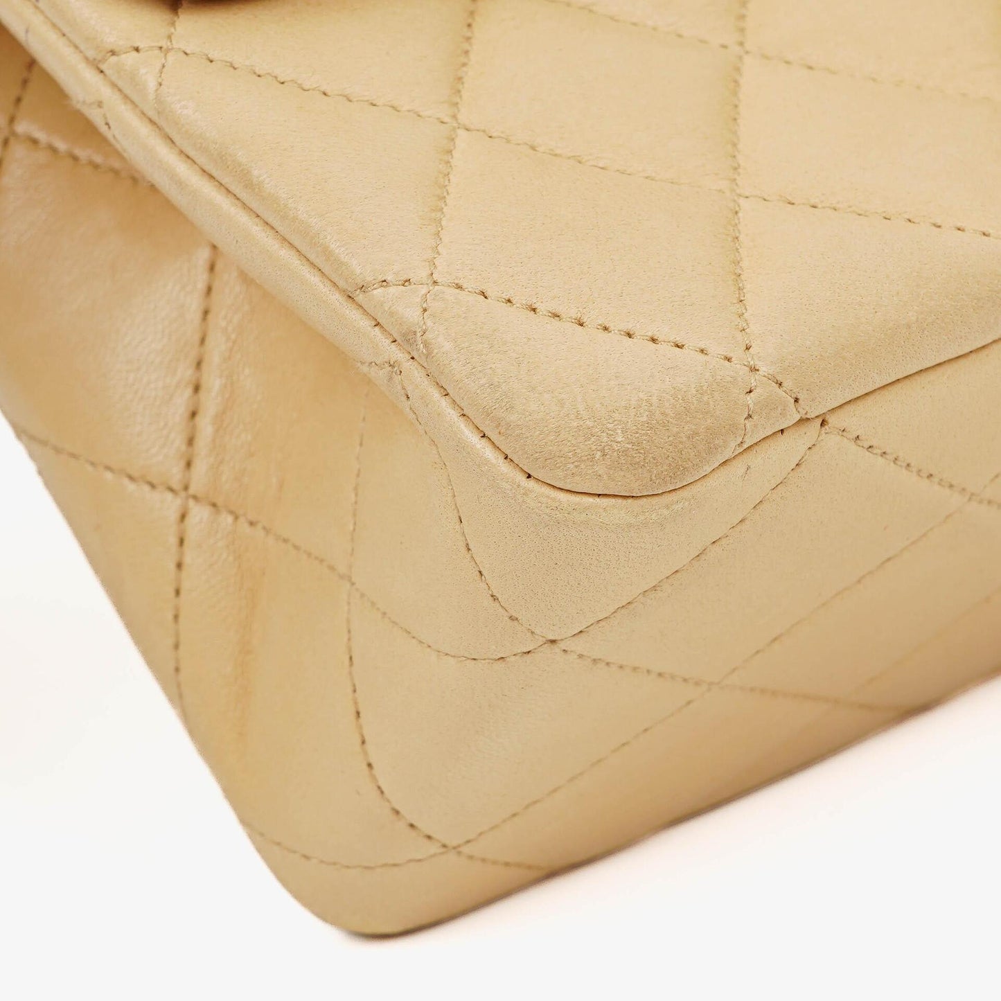 Chanel Timeless Classic Kleine Double Flap Tasche in Beige Stepp-Lammleder und 24K Vergoldeter Hardware