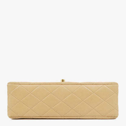 Chanel Timeless Classic Kleine Double Flap Tasche in Beige Stepp-Lammleder und 24K Vergoldeter Hardware
