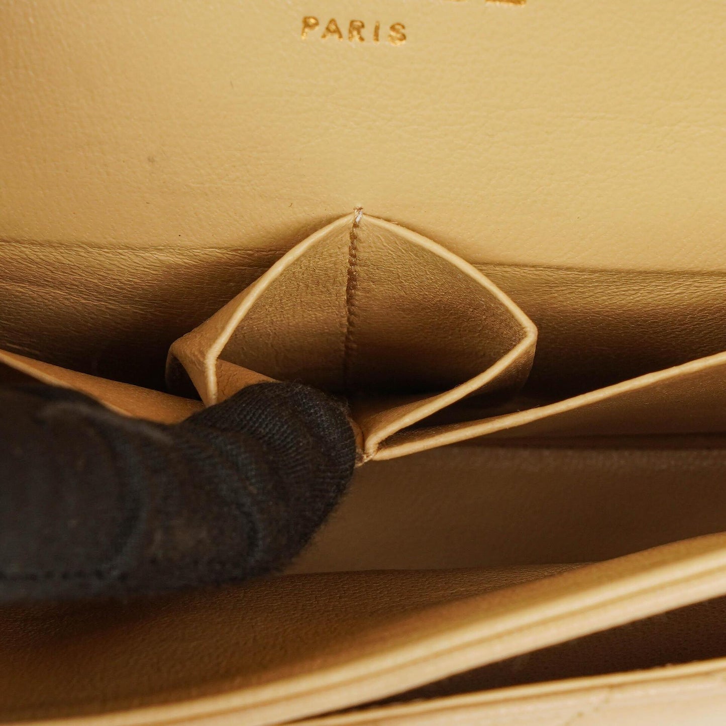 Chanel Timeless Classic Kleine Double Flap Tasche in Beige Stepp-Lammleder und 24K Vergoldeter Hardware