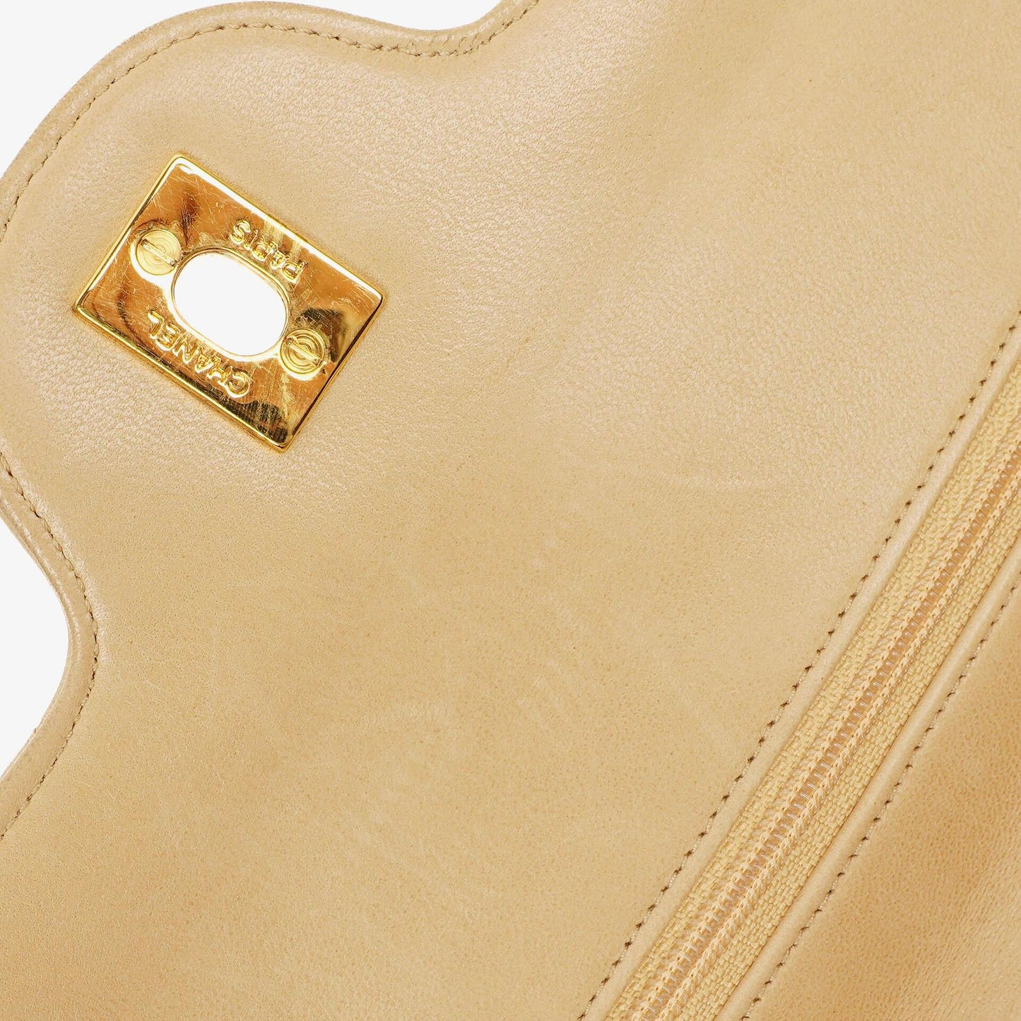 Chanel Timeless Classic Kleine Double Flap Tasche in Beige Stepp-Lammleder und 24K Vergoldeter Hardware