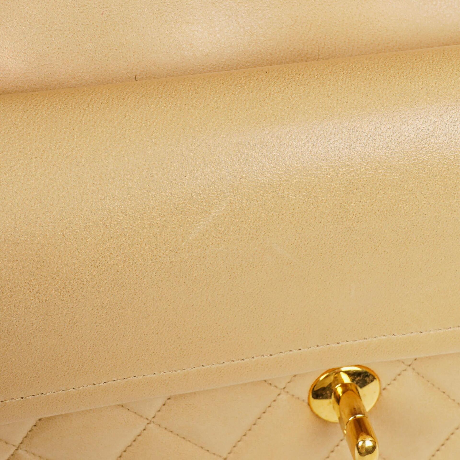 Chanel Timeless Classic Kleine Double Flap Tasche in Beige Stepp-Lammleder und 24K Vergoldeter Hardware