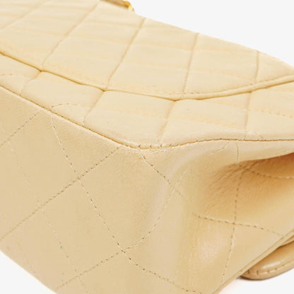 Chanel Timeless Classic Small Double Flap Tasche aus beigem gestepptem Lammleder mit 24K vergoldeten Beschlägen