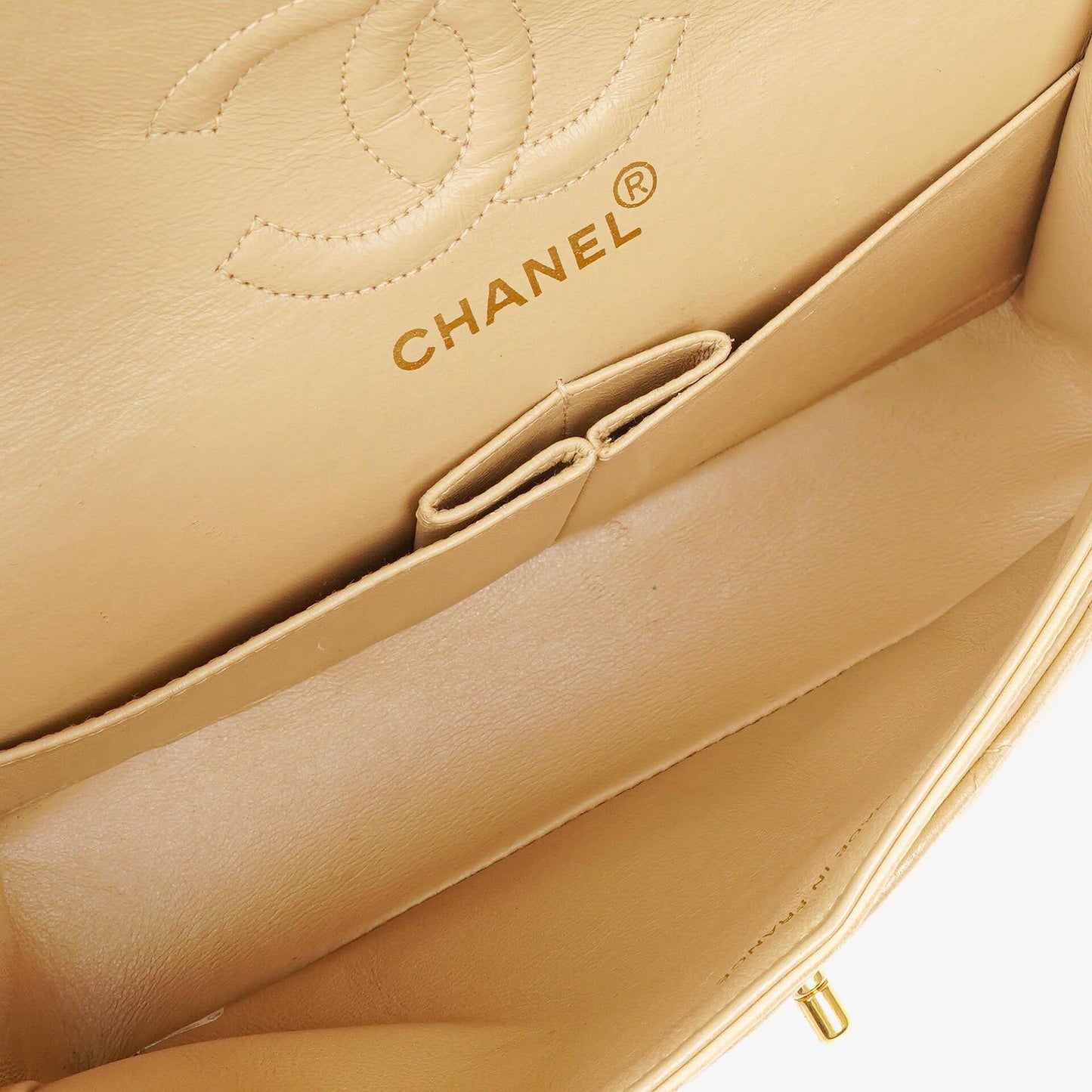 Chanel Timeless Classic Small Double Flap Tasche aus beigem gestepptem Lammleder mit 24K vergoldeten Beschlägen