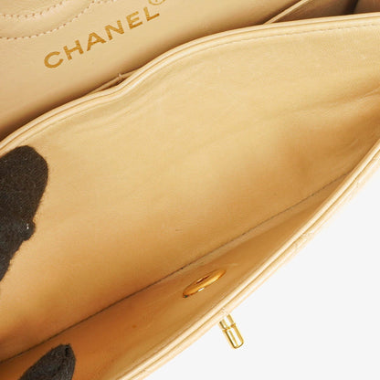 Chanel Timeless Classic Small Double Flap Tasche aus beigem gestepptem Lammleder mit 24K vergoldeten Beschlägen