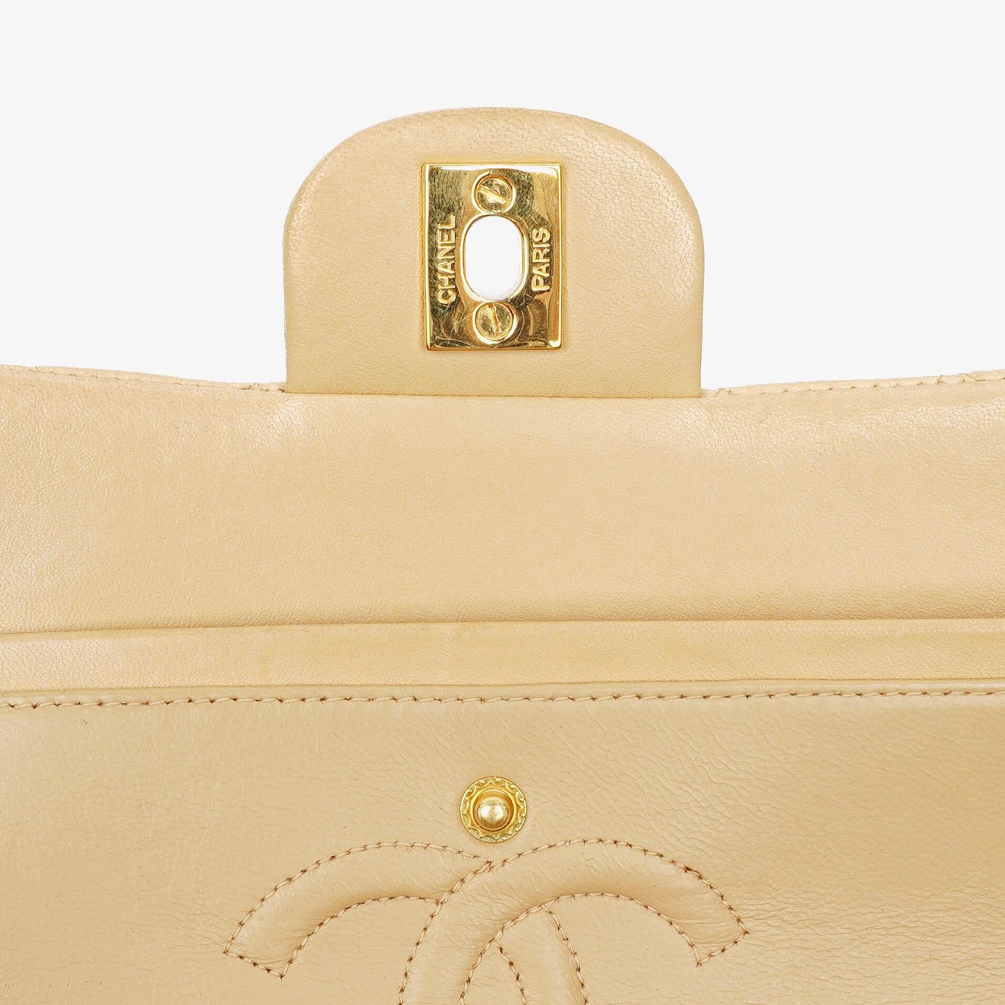 Chanel Timeless Classic Small Double Flap Tasche aus beigem gestepptem Lammleder mit 24K vergoldeten Beschlägen