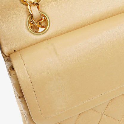 Chanel Timeless Classic Small Double Flap Tasche aus beigem gestepptem Lammleder mit 24K vergoldeten Beschlägen